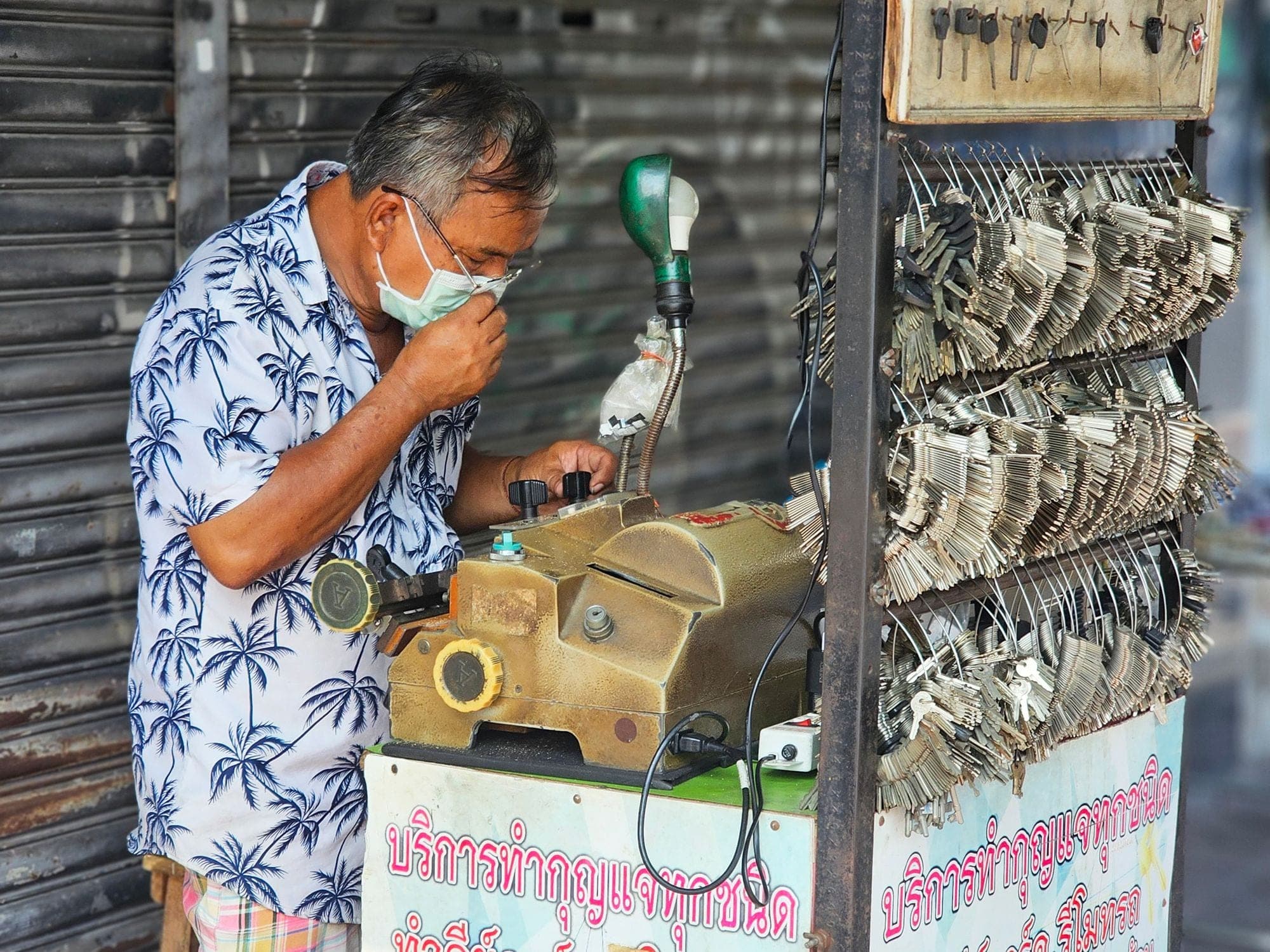 Technician at the key-cutting machine